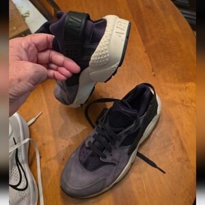 Nike Gray and Black Lace-Up Sneakers (8)